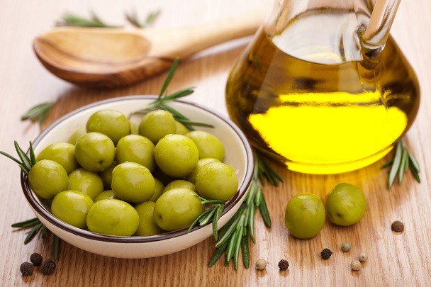 Green olives and oil - Photo, Image