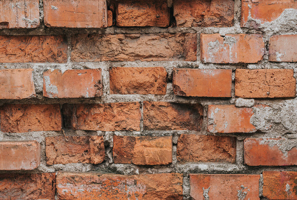 Un vieux mur de briques. Briques rouges dans un fond de rangée. Texture grunge - Photo, image