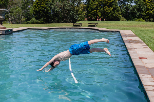 Garçon saut piscine de plongée été
 - Photo, image
