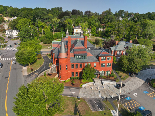 Belmont Town Hall building vue aérienne au 455 Concord Avenue dans le centre historique de Belmont, Massachusetts MA, USA.  - Photo, image