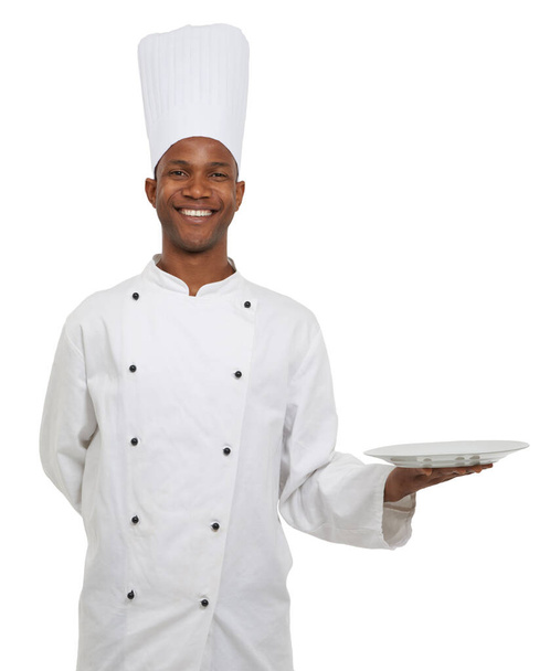 Vous décidez ce que la nourriture va sur cette assiette. Un chef africain heureux vous apportant votre nourriture - Copyspace - Photo, image