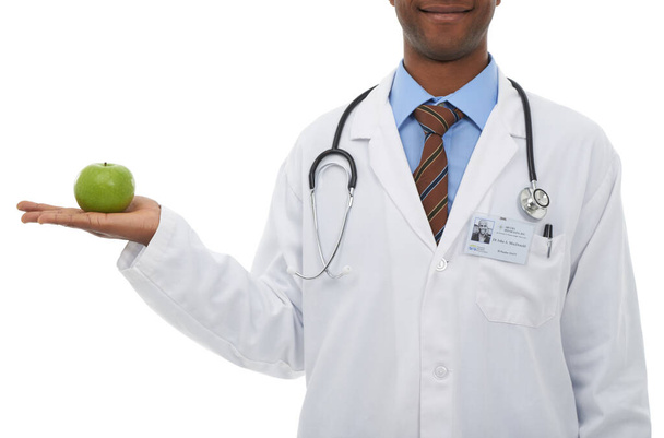Dit is bedoeld om dokters weg te houden... een dokter die een appel vasthoudt. - Foto, afbeelding