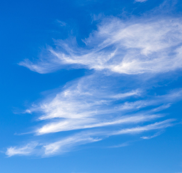 μπλε του ουρανού με τα σύννεφα στο Μόναχο - Φωτογραφία, εικόνα