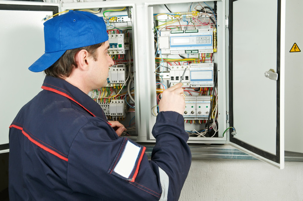 Electrician at work - Fotoğraf, Görsel