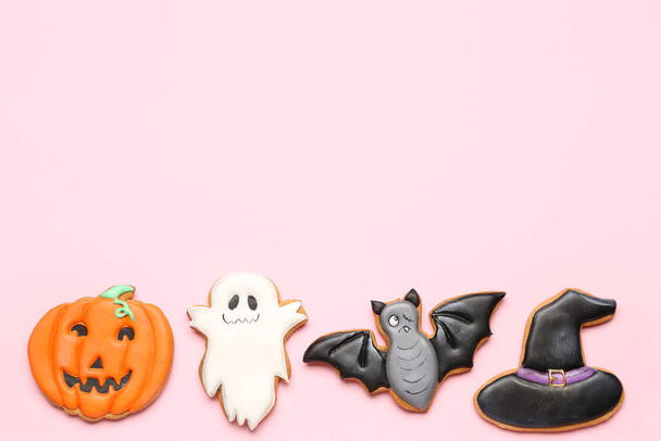 Chutné Halloween cookies na růžovém pozadí - Fotografie, Obrázek