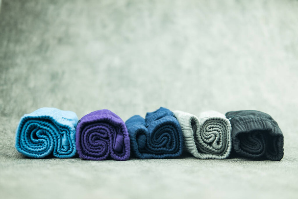 Nouvelle variété de coton couleur simple roulé sous-vêtements pour hommes, préparé pour l'emballage de sac pour voyager - Photo, image