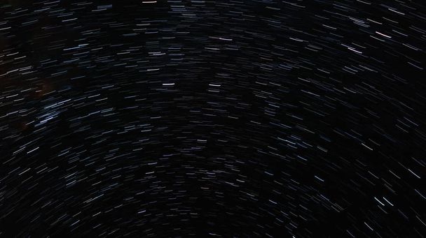 Tähtien jäljet taivaalla nigth - Valokuva, kuva