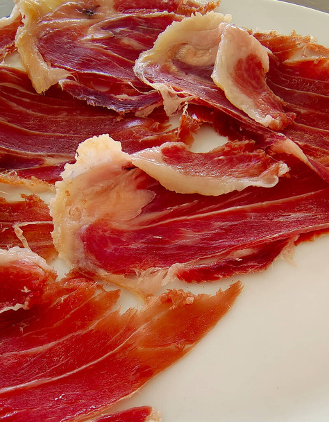 Españoles jamón iberico cortado en un plato - Foto, Imagen