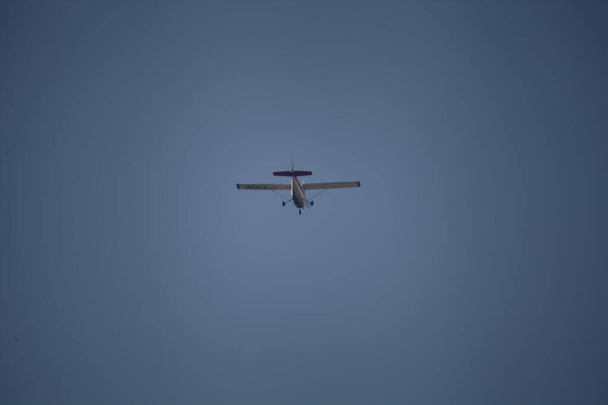 Ultraleve aeronaves em um céu limpo como fundo - Foto, Imagem