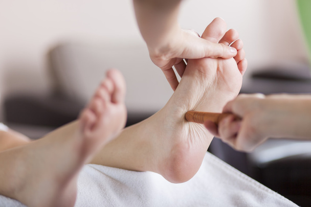 Reflexologie voetmassage - Foto, afbeelding