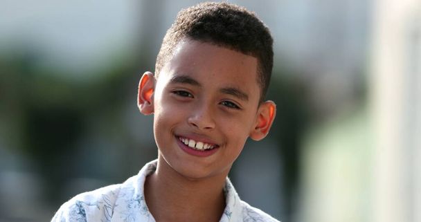 Brazilian hispanic little boy child portrait smiling outside - Foto, Imagen