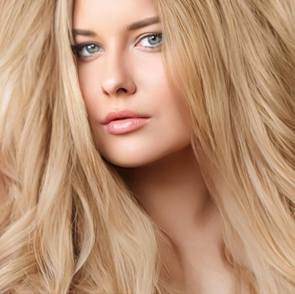 účes, krása a péče o vlasy, krásná blondýna s dlouhými blond vlasy, půvab portrét pro kadeřnictví a kadeřnictví značky - Fotografie, Obrázek