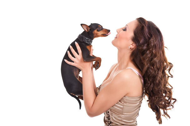 Pequeño perro besándose chica
 - Foto, Imagen