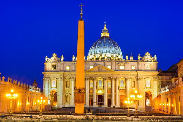 Basilica San Pietro, Roma Vatikan, alacakaranlık görüntü - Fotoğraf, Görsel