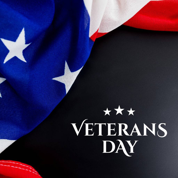Composition of veterans day text with flag of united states of america. American veterans, patriotism, democracy and armed forces concept digitally generated image. - Foto, Bild