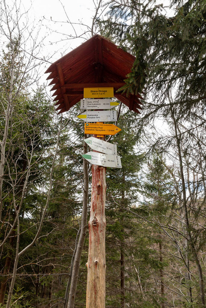 Szklarska Poreba Poland. May 8, 2022. Information sign on the trail for tourists. - Foto, immagini