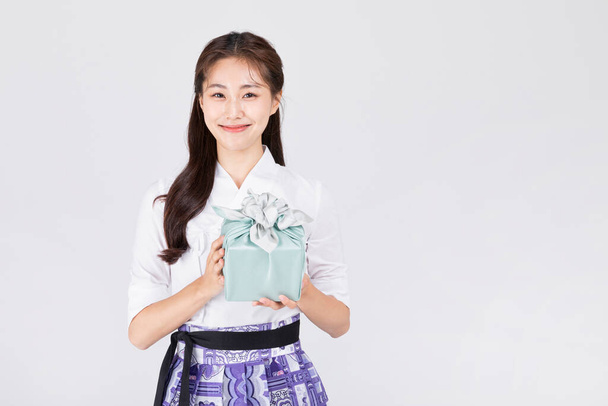 beautiful Korean woman in 20s wearing modern Hanbok_holding gift box - Zdjęcie, obraz