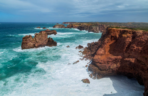 Kliffen in de Algarve West Coast, nabij Sagres, Portugal - Foto, afbeelding