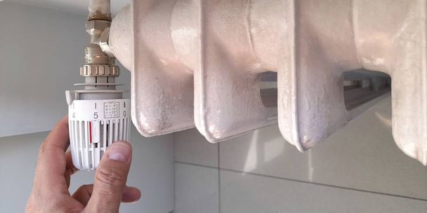 Θερμοστατική βαλβίδα για οικιακή θέρμανση - Φωτογραφία, εικόνα