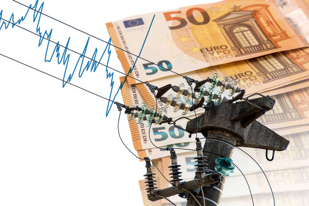 Líneas eléctricas de alto voltaje en billetes en euros, concepto de costo de energía, aumento de precio de kilovatios hora - Foto, imagen