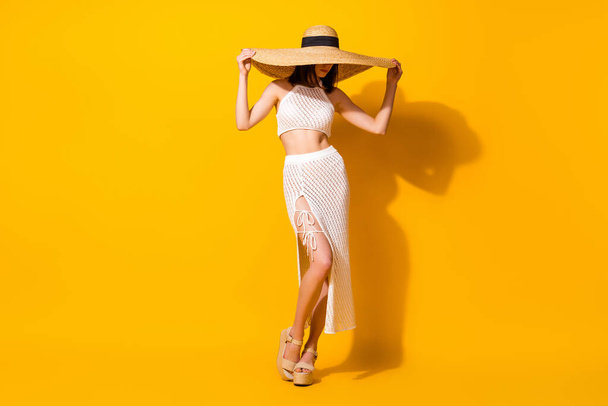 Full length photo of pretty shiny lady wear white set holding arms hands headwear isolated yellow color background. - Foto, immagini