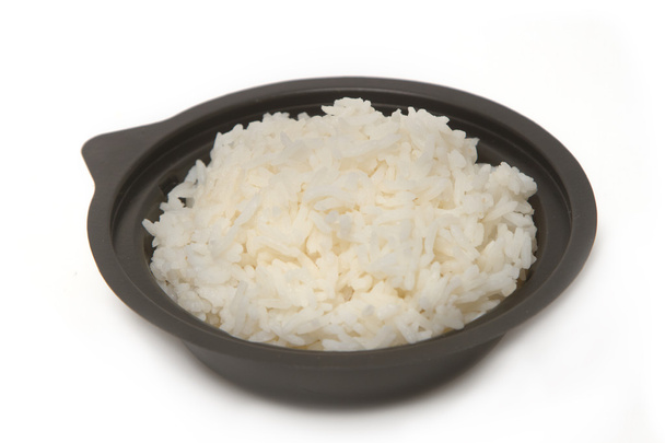 Λευκό ρύζι σε μαύρο μπολ στον ατμό - Φωτογραφία, εικόνα