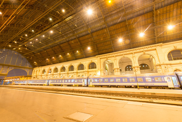 Budapeste Estação Ferroviária Keleti, Hungria
 - Foto, Imagem