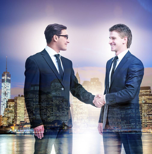 Businessman shaking their hands in agreement - Photo, Image