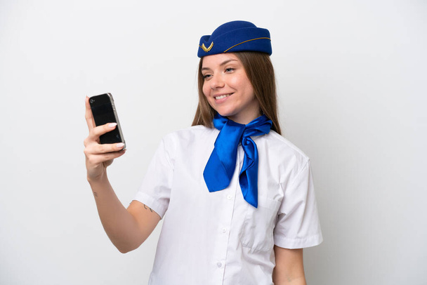 Avião mulher lituana aeromoça isolada no fundo branco fazendo uma selfie - Foto, Imagem