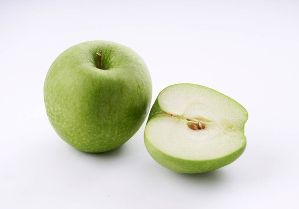                               Beyaz arkaplanda yeşil elma - Fotoğraf, Görsel