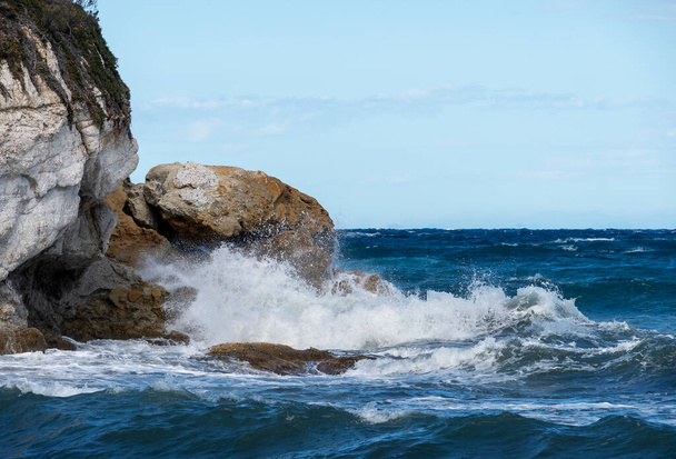 Portoferraio, Elba Adası: fırtınalı deniz. - Fotoğraf, Görsel