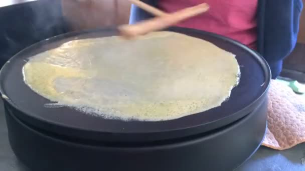 Capa de pastel de crepe fresca frita (Time Lapse
) - Imágenes, Vídeo