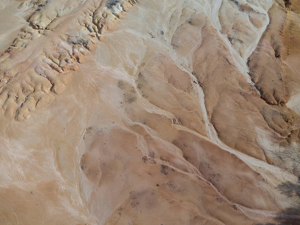 cena aérea da terra estéril devido à atividade de mineração de solo. - Foto, Imagem