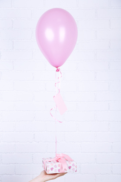 Hand holding balloon - Фото, изображение