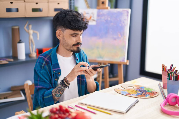Young hispanic man artist make photo to draw at art studio - Fotoğraf, Görsel