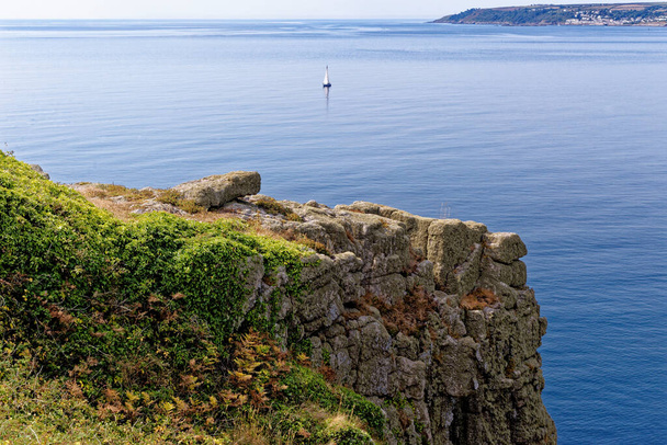 Krajobraz wybrzeża w pobliżu Zamku Świętego Michała Mount. Marazion - Cornwall, Anglia, Wielka Brytania. 14 sierpnia 2022 r. - Zdjęcie, obraz