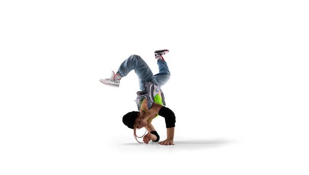 Street tancerz dziewczyna taniec breakdance izolowane na białym - Zdjęcie, obraz