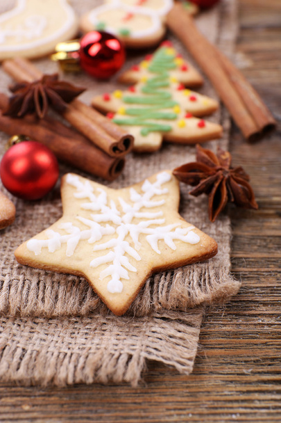 Gingerbread cookies and Christmas decoration - Valokuva, kuva