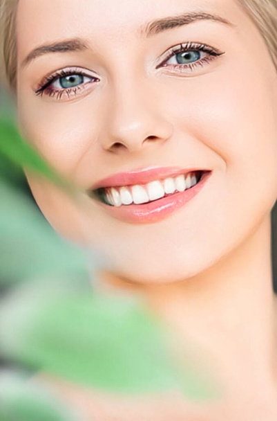 Natural beauty, perfect white teeth and healthy smile, beautiful woman in nature for skincare cosmetics and dental care, close-up portrait - Foto, immagini
