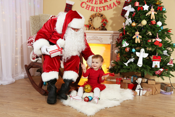 Santa Claus with little girl - Foto, imagen