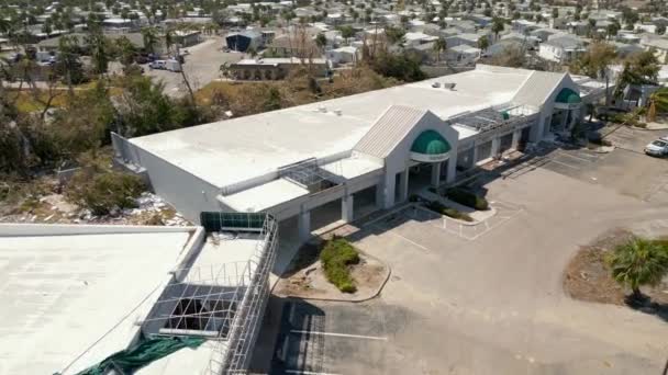 Nákupní plaza zničena hurikánem Ian Fort Myers FL - Záběry, video