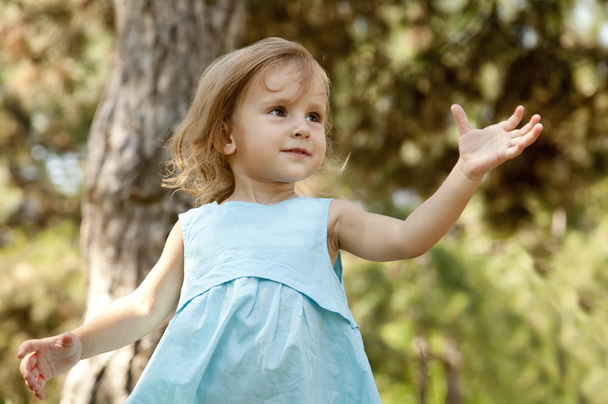 Little girl play in the park. - Foto, Imagem