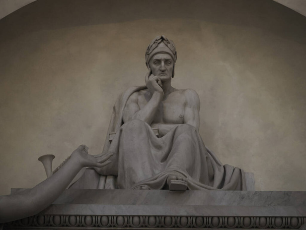 básník Dante alighieri hrob v Santa Croce kostel florence - Fotografie, Obrázek