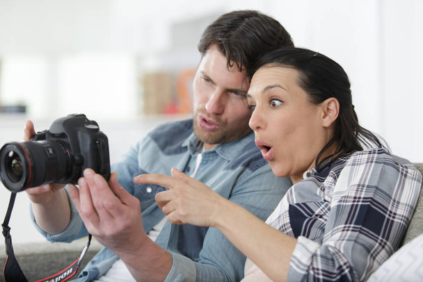 couple surprised by photographs on camera - Foto, Imagem