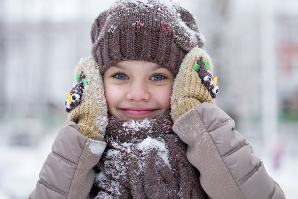 Happy little girl on the background of a winter park - Photo, Image