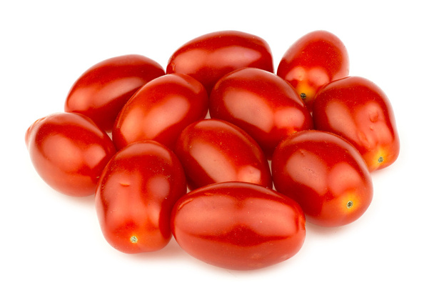 Montón de tomates de uva roja aislados en blanco en estudio
 - Foto, imagen