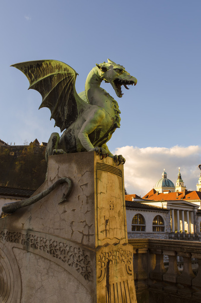 Dragon de bronze, Pont du Dragon, Ljubljana, Slovénie
 - Photo, image