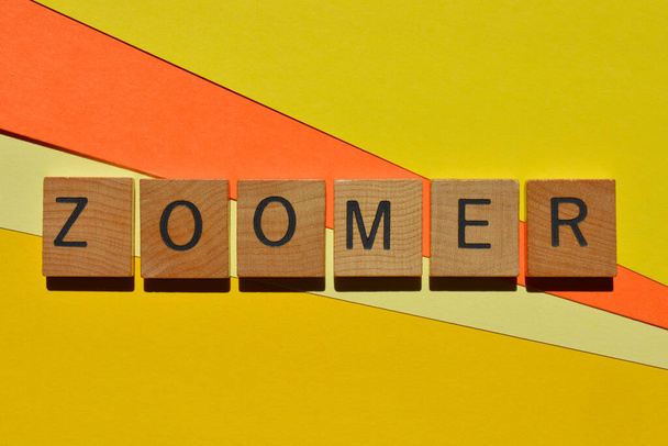 Zoomer, szó fa ábécé betűkkel elszigetelt világos és színes háttér - Fotó, kép