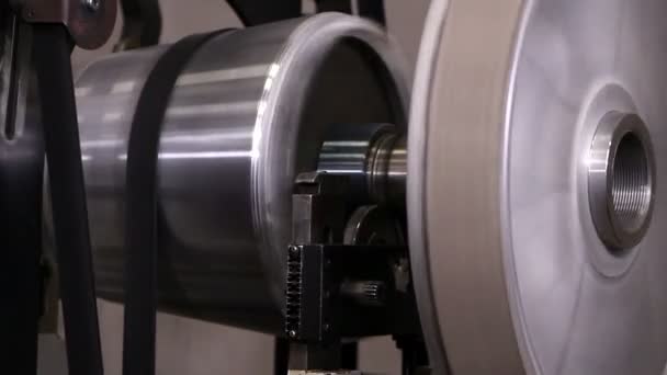 Těžký průmysl - vyvažování rotorů - Záběry, video