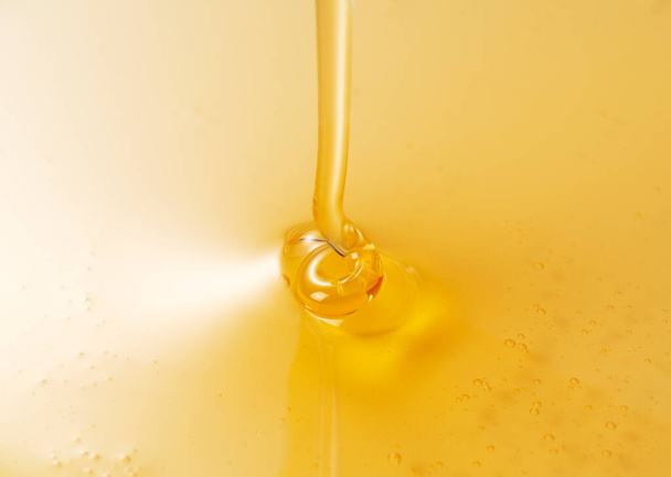 Moment of dripping honey. Close up. - Foto, Imagen